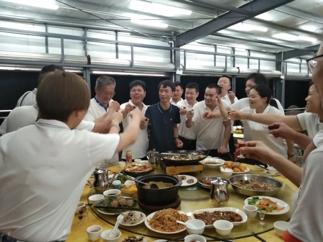 【賽思達烤箱】四川省酒店用品行業(yè)協(xié)會(huì )考察團蒞臨賽思達參觀(guān)指導